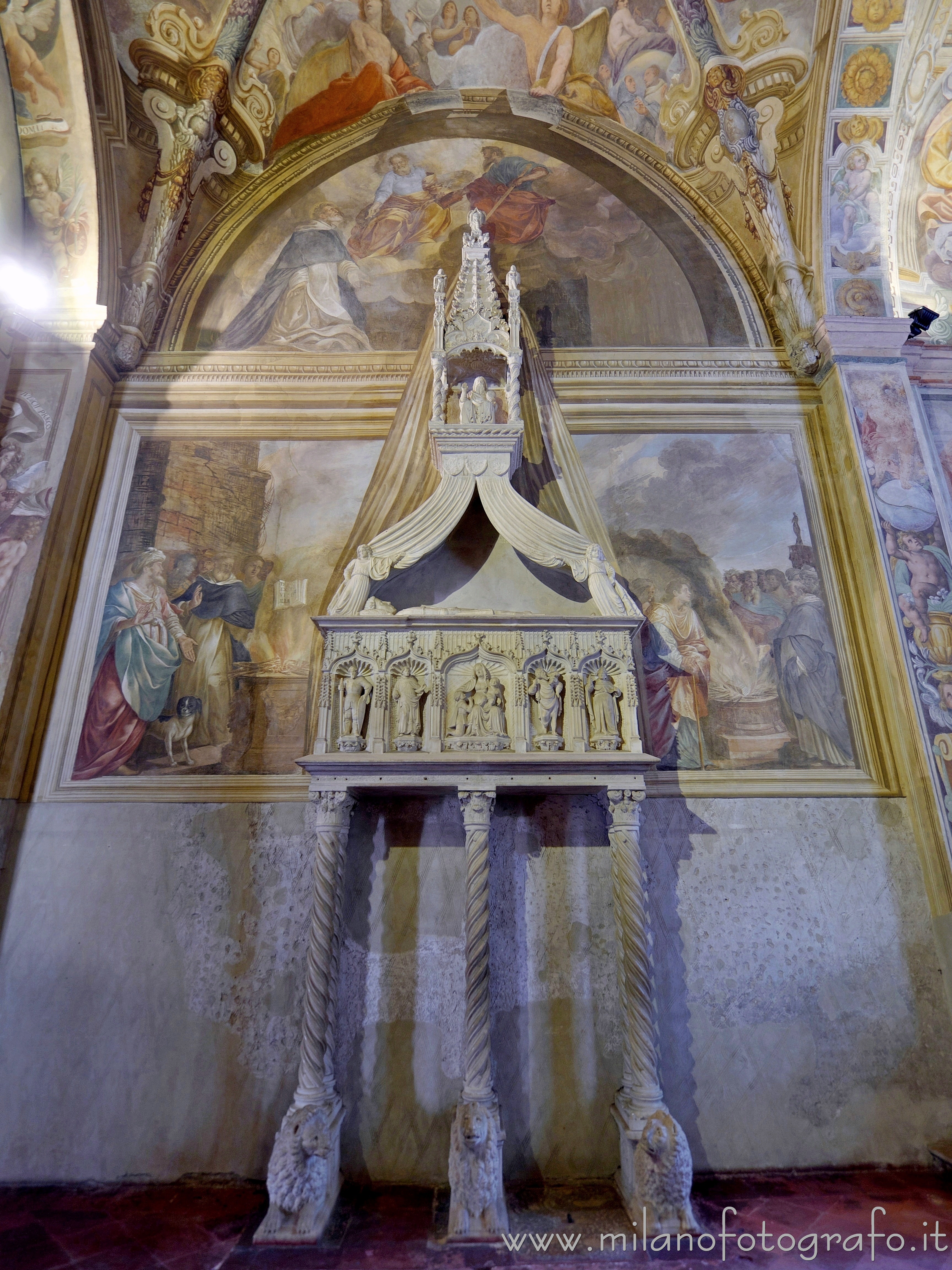 Milano - Parete sinistra della Cappella di San Domenico nella Basilica di Sant'Eustorgio